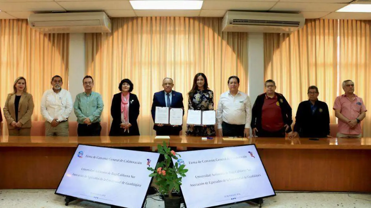 Firman convenio la UABCS y Asociación de Egresados de la Universidad de Guadalajara